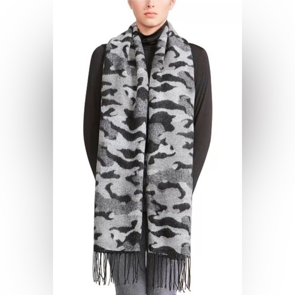 Steve Madden Scarf - Picture 4 of 4